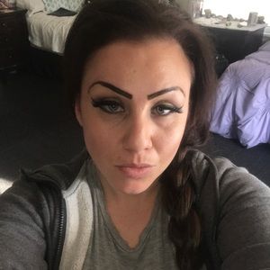 Meet your Posher, Alecia